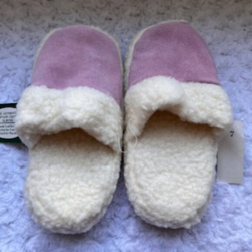 NEW Vintage Authentic Mountain Country‎ Purple Slippers Women’s Size 7 NWT